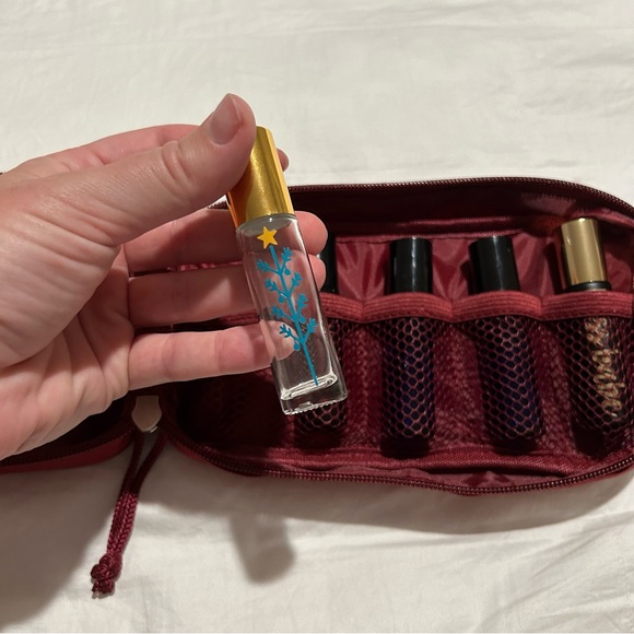 Young Living Zipper Pouch/Roller Ball Kit - Picture 9 of 10